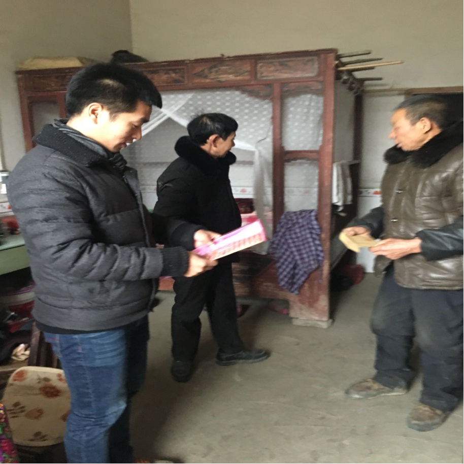 中共湘潭產(chǎn)業(yè)投資發(fā)展集團有限公司第六支部 2019年1月湘鄉(xiāng)白田鎮(zhèn)大沖村扶貧活動